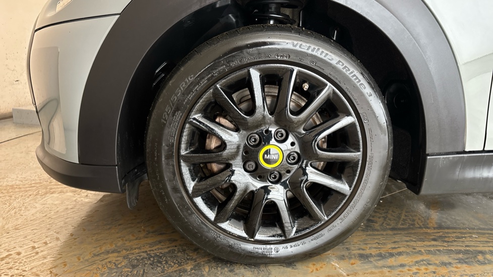 MINI HATCHBACK Image 17