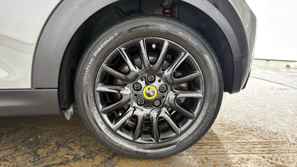 MINI HATCHBACK Image 18