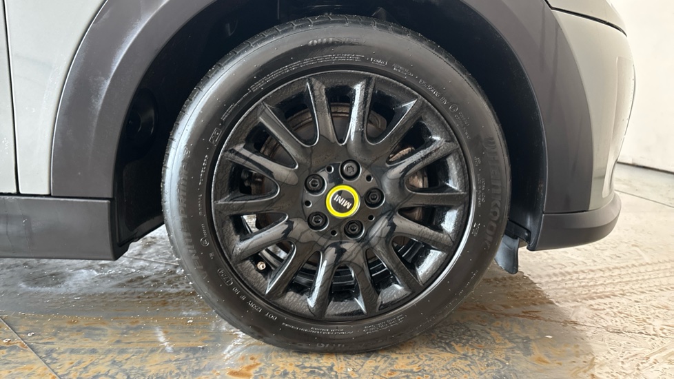 MINI HATCHBACK Image 20