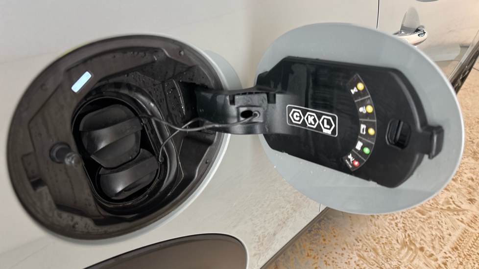 MINI HATCHBACK Image 21