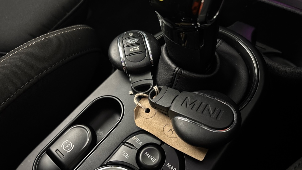 MINI HATCHBACK 2 keys available