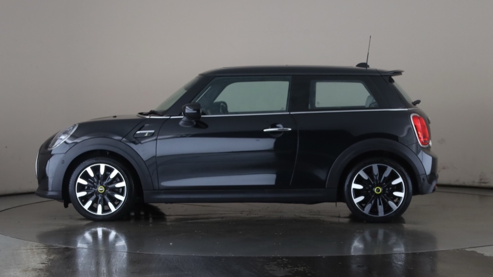 MINI HATCHBACK Image 2