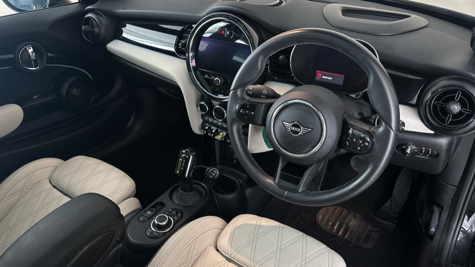 MINI HATCHBACK Image 9
