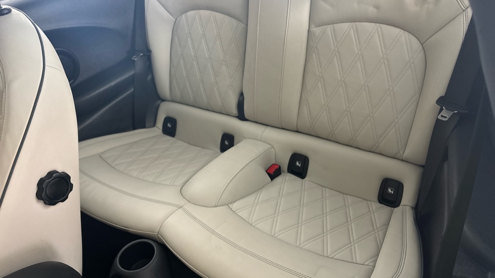 MINI HATCHBACK Image 14