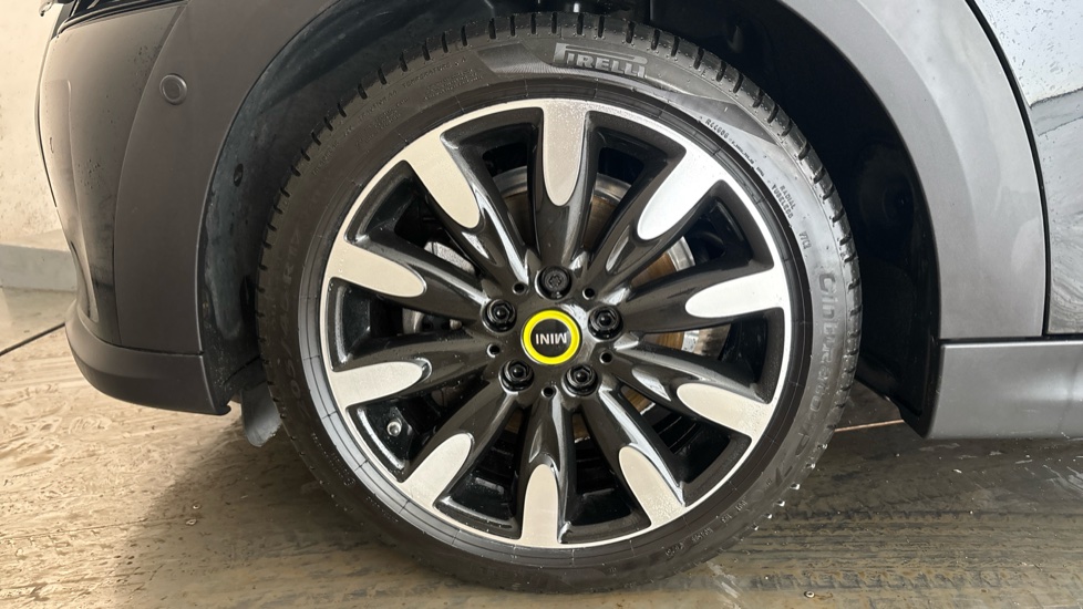 MINI HATCHBACK Image 17