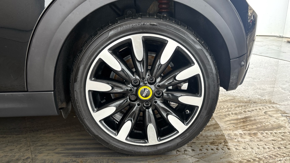 MINI HATCHBACK Image 18