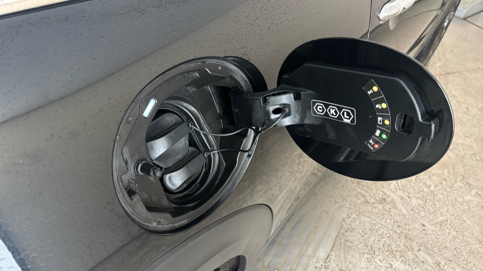 MINI HATCHBACK Image 21