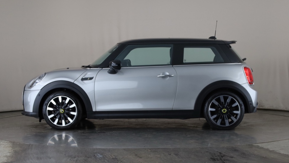 MINI HATCHBACK Image 2