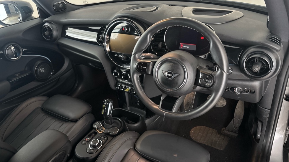 MINI HATCHBACK Image 9