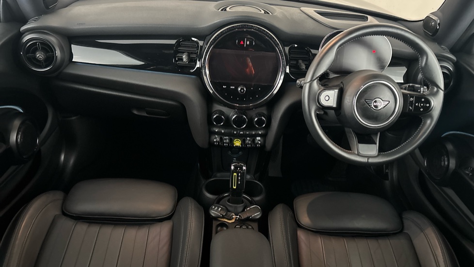 MINI HATCHBACK Image 11