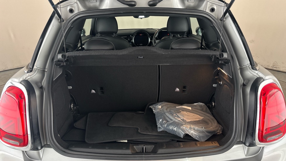 MINI HATCHBACK Image 15