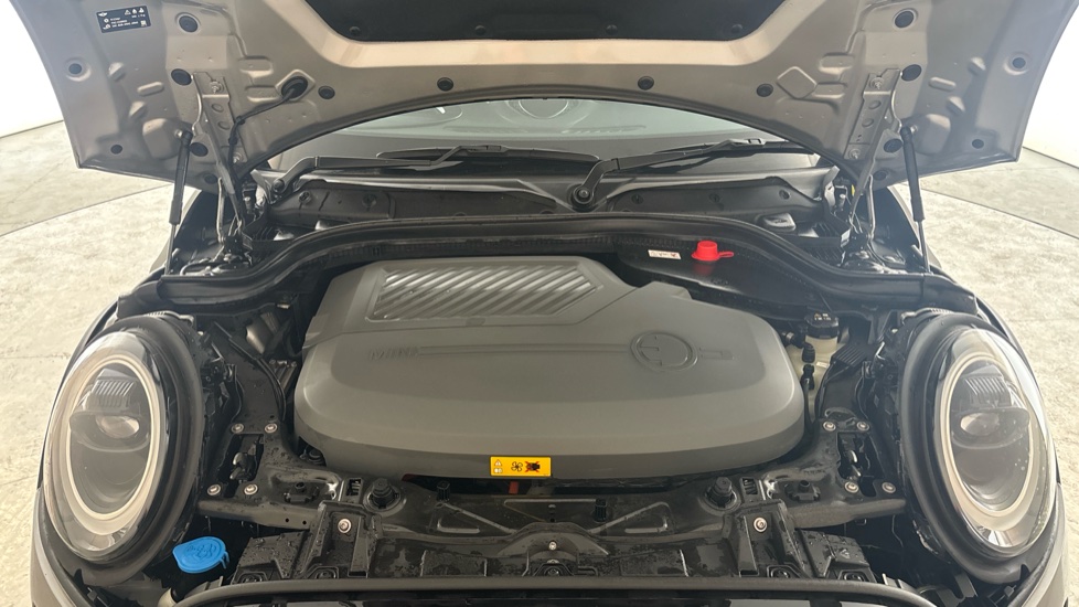 MINI HATCHBACK Image 16