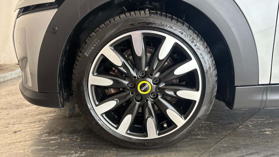 MINI HATCHBACK Image 17