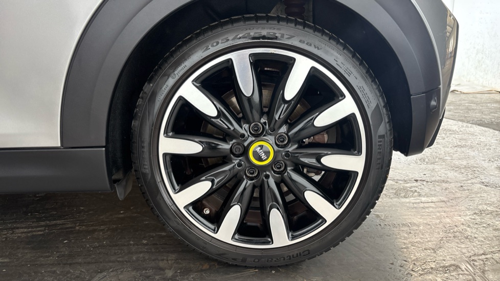 MINI HATCHBACK Image 18