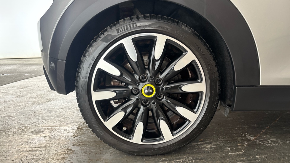 MINI HATCHBACK Image 19