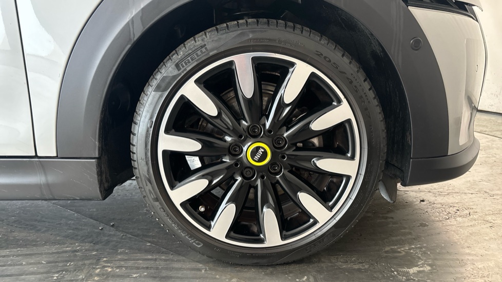 MINI HATCHBACK Image 20