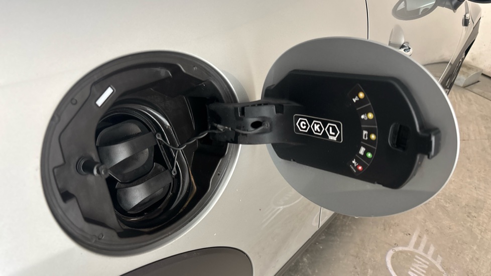 MINI HATCHBACK Image 21