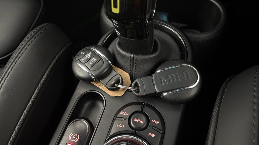 MINI HATCHBACK 2 keys available