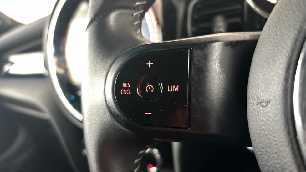 MINI HATCHBACK Cruise control