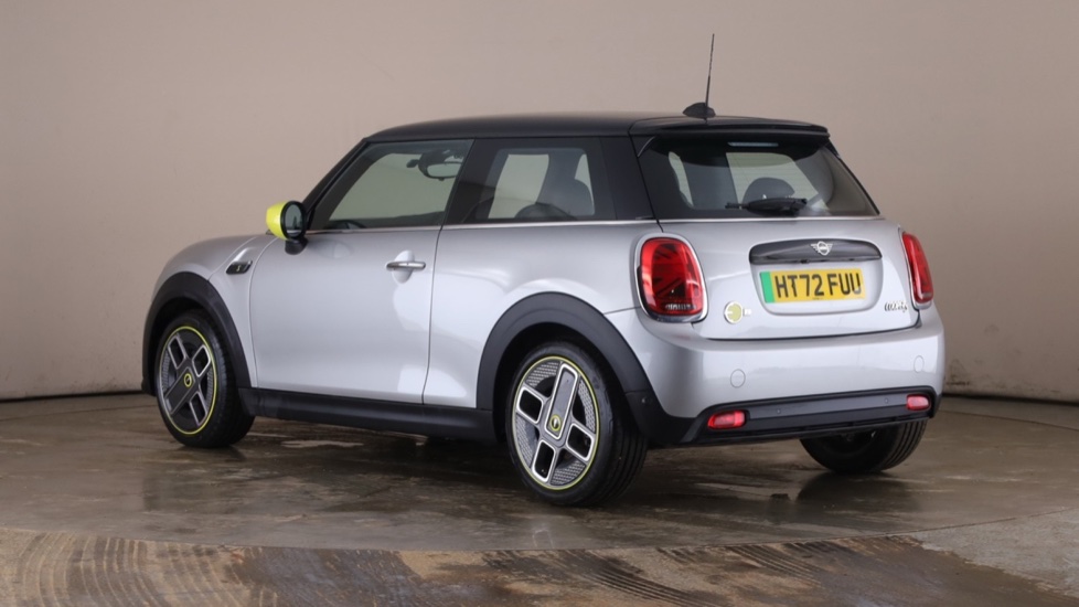 MINI HATCHBACK Image 3