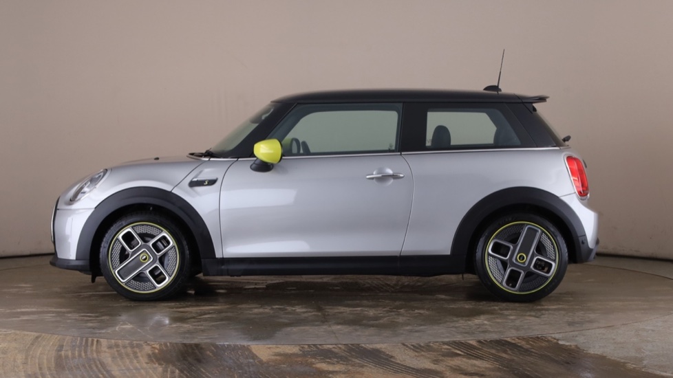 MINI HATCHBACK Image 2