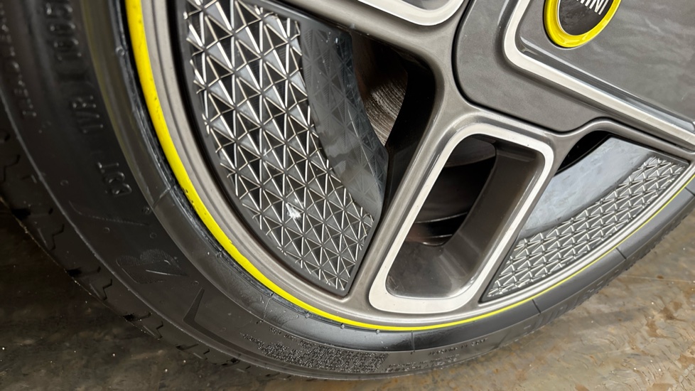 MINI HATCHBACK scuff