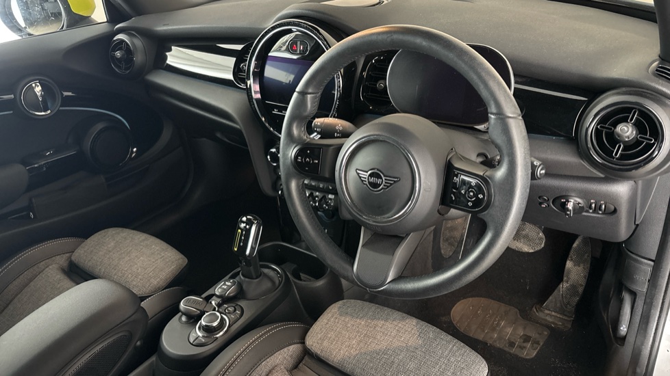 MINI HATCHBACK Image 9