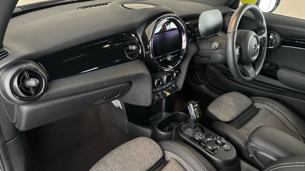 MINI HATCHBACK Image 10