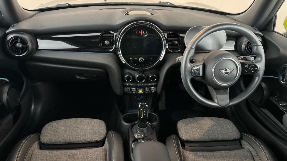 MINI HATCHBACK Image 11