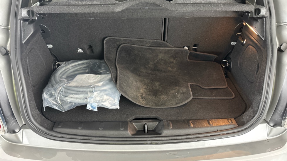 MINI HATCHBACK Image 15