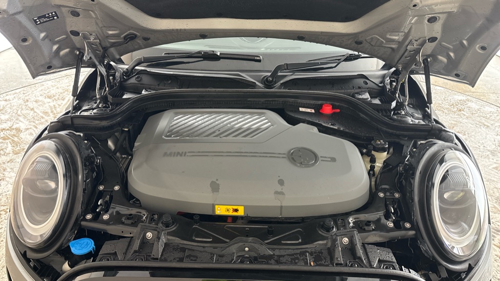 MINI HATCHBACK Image 16