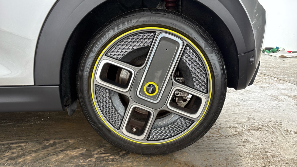 MINI HATCHBACK Image 18