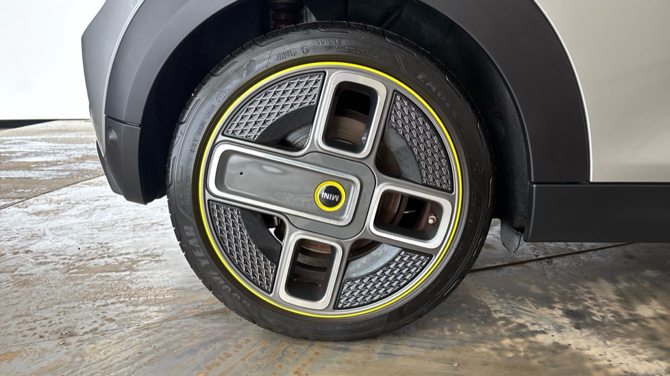 MINI HATCHBACK Image 19