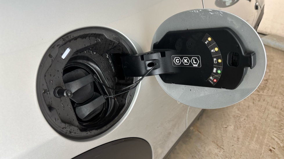 MINI HATCHBACK Image 21