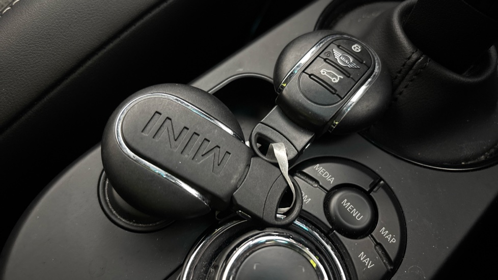 MINI HATCHBACK 2 keys