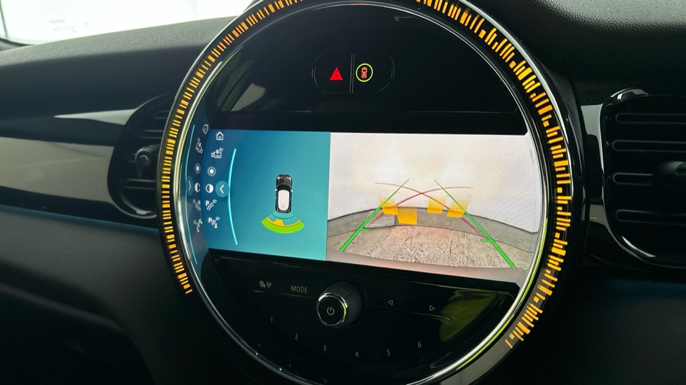 MINI HATCHBACK reverse camera