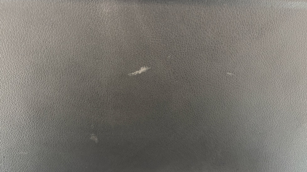 MERCEDES EQB scuff