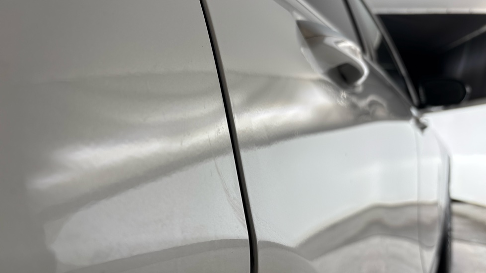 MERCEDES EQB dent