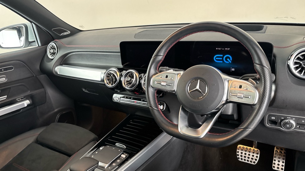 MERCEDES EQB Image 9