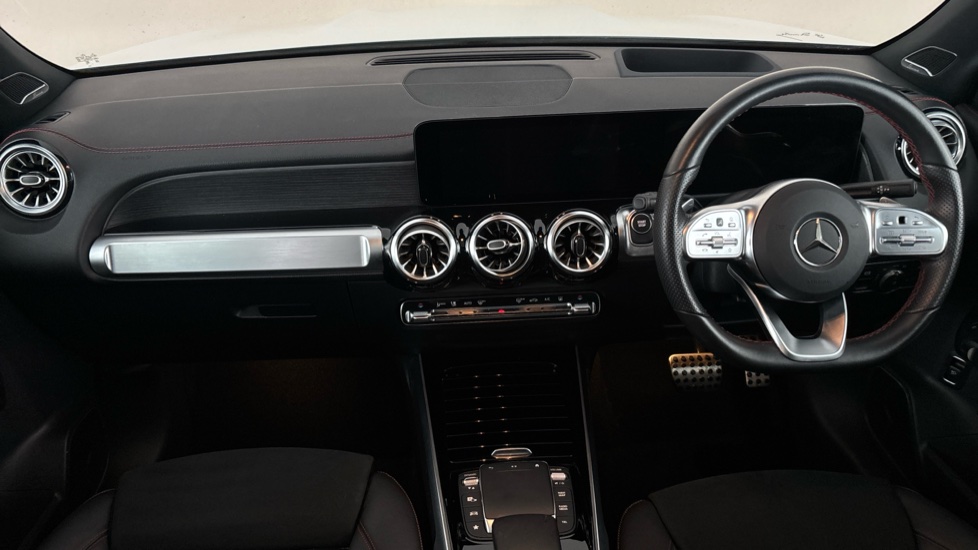 MERCEDES EQB Image 11
