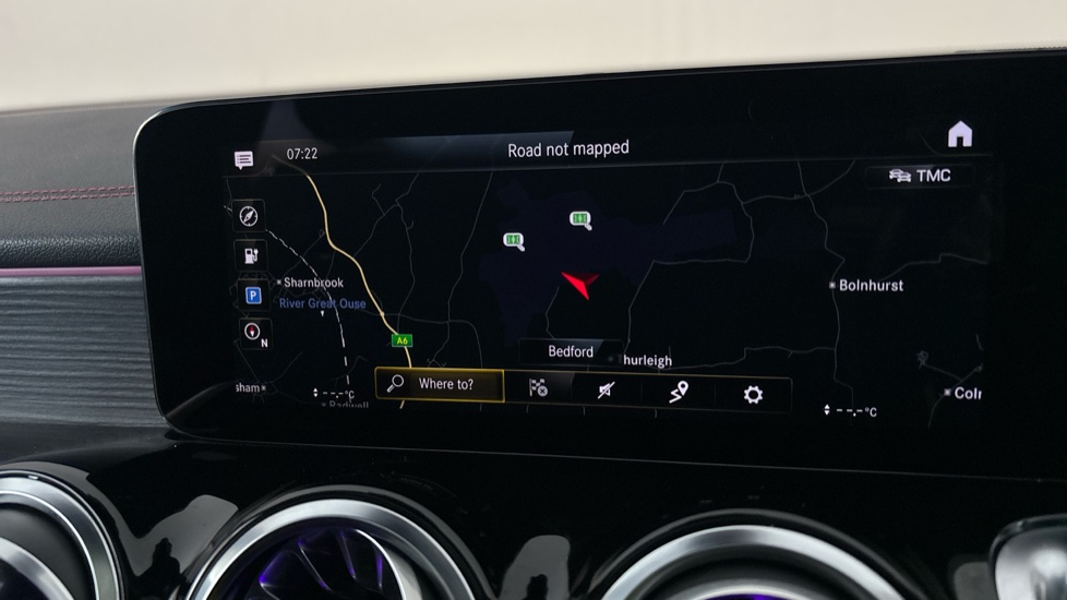 MERCEDES EQB Image 12