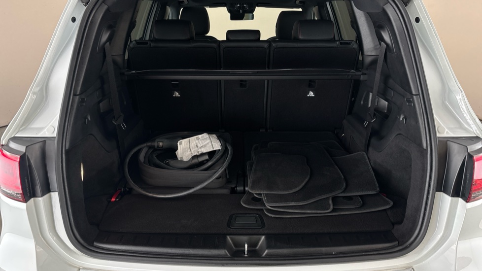 MERCEDES EQB Image 15
