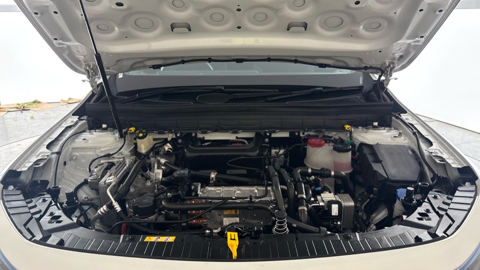 MERCEDES EQB Image 16
