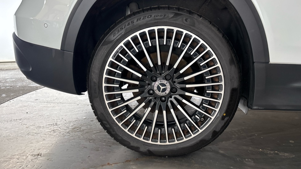MERCEDES EQB Image 19