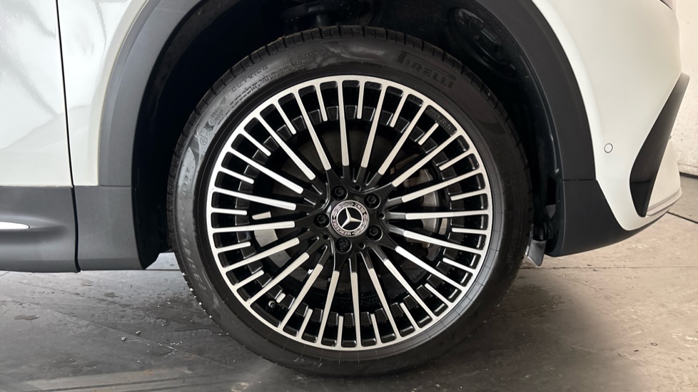 MERCEDES EQB Image 20