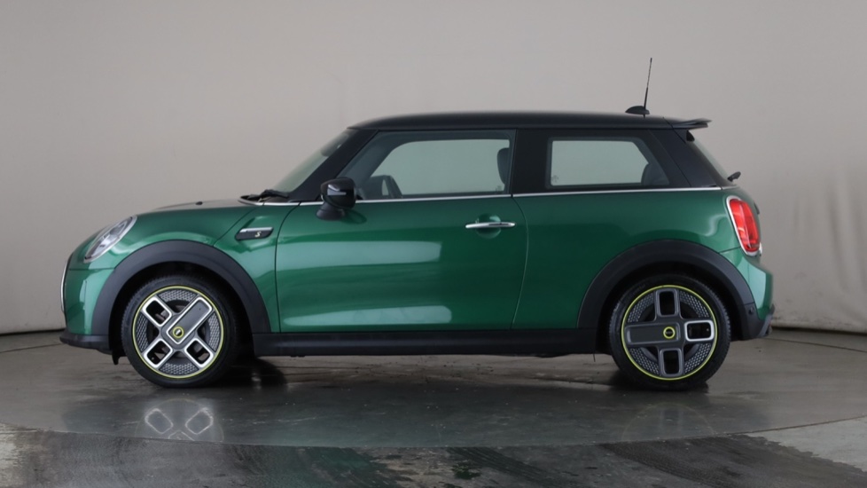 MINI HATCHBACK Image 2