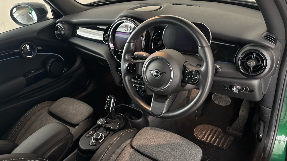 MINI HATCHBACK Image 9