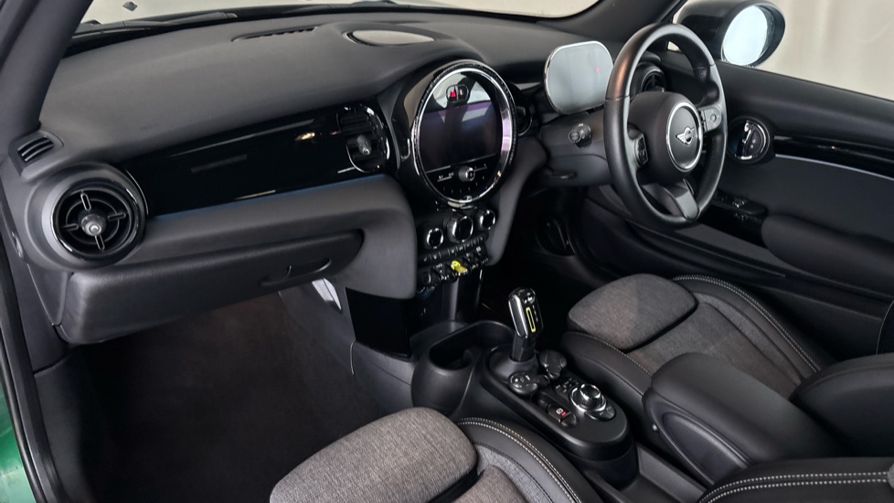 MINI HATCHBACK Image 10