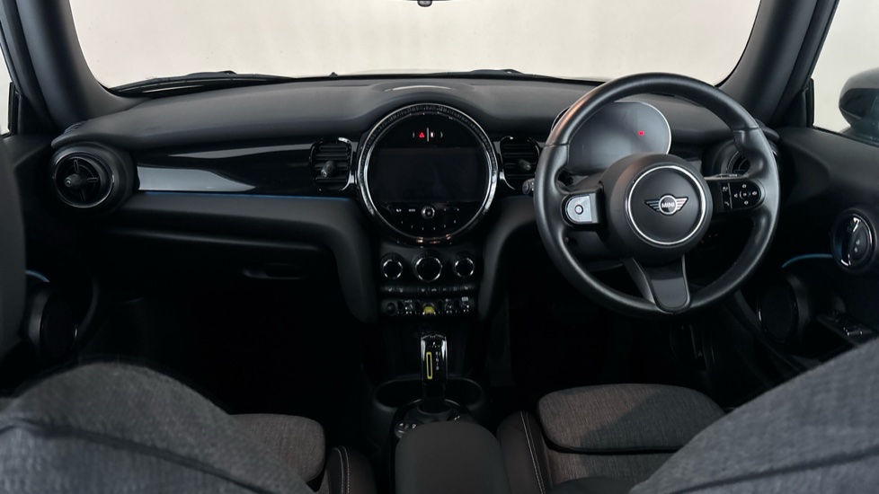 MINI HATCHBACK Image 11