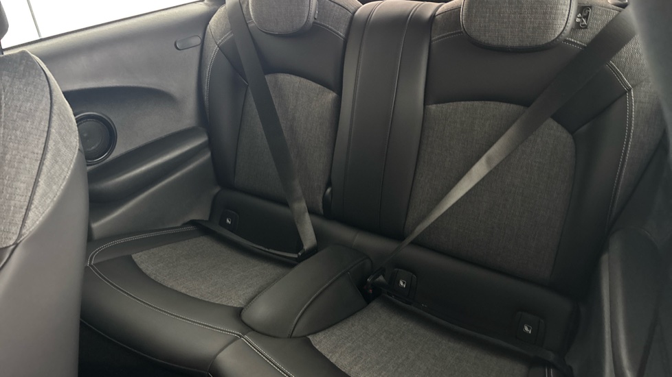 MINI HATCHBACK Image 14